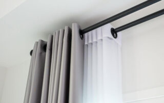 jak-dobrac-karnisz-do-okna