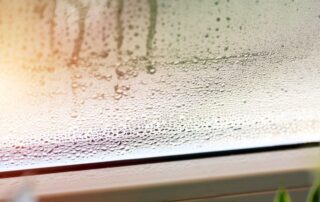 dlaczego-na-oknach-pojawia-sie-wilgoc-przyczyny-i-sposoby-na-problem-grasen-poznan-blog